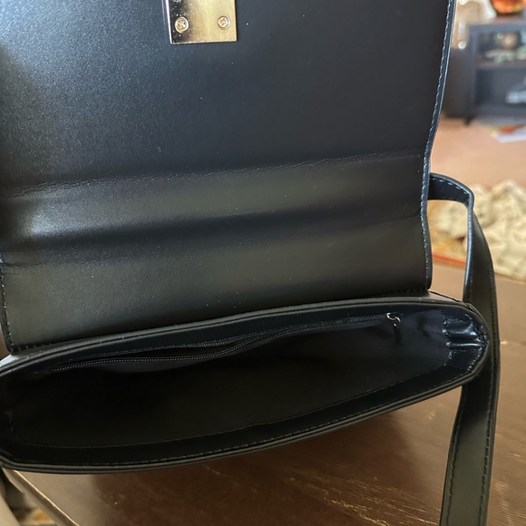 Black bag with gold double bar hardware - Picture 7 of 8